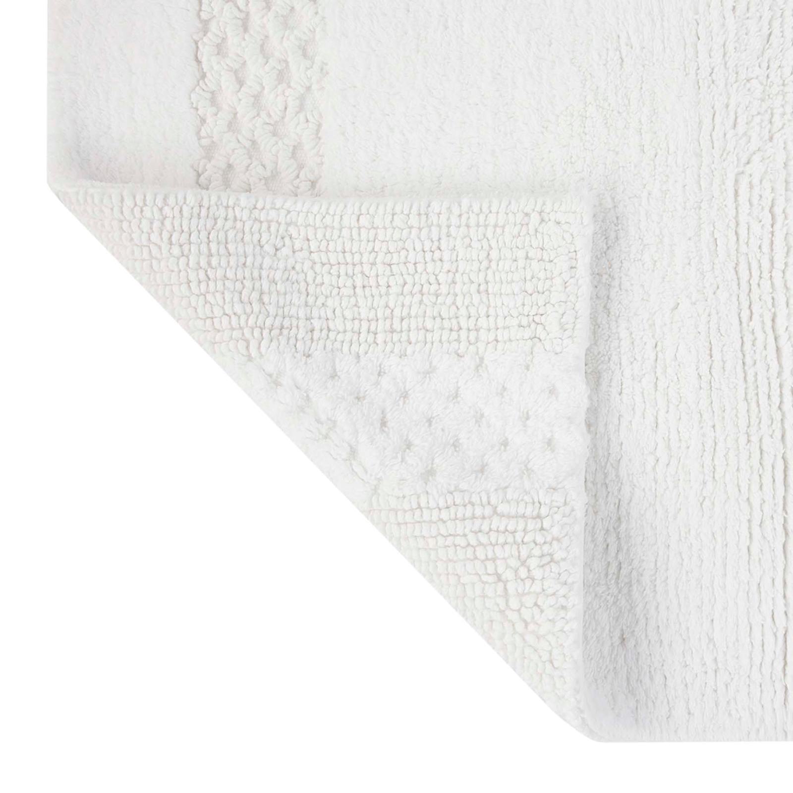 Reversible White Bath Rug, 20x30