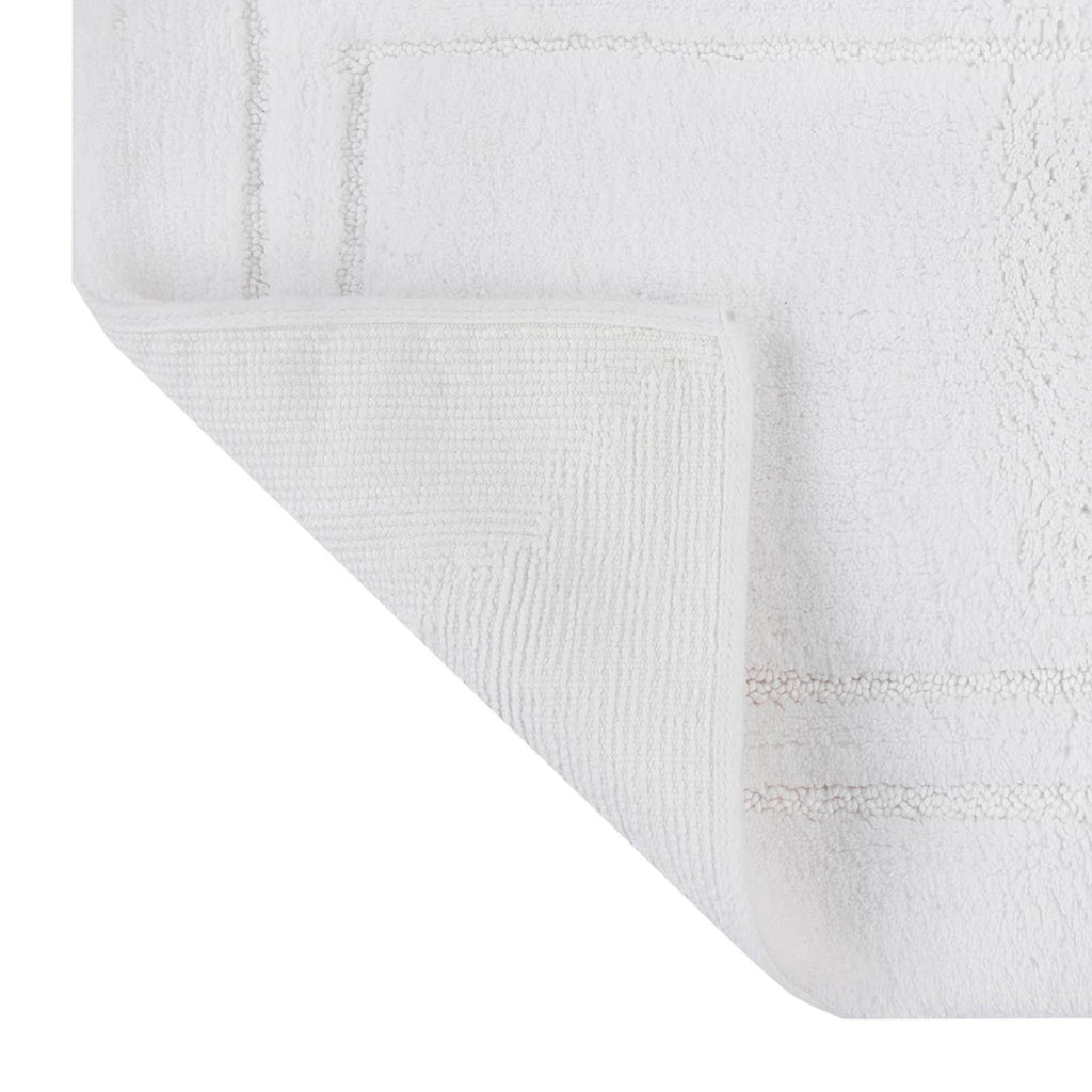 Racetrack White Bath Rug, 20x30