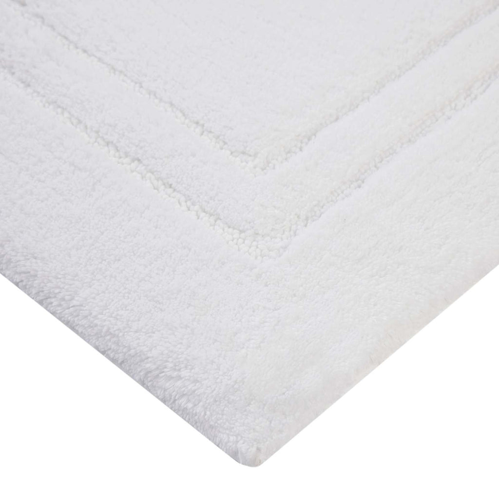 Racetrack White Bath Rug, 20x30