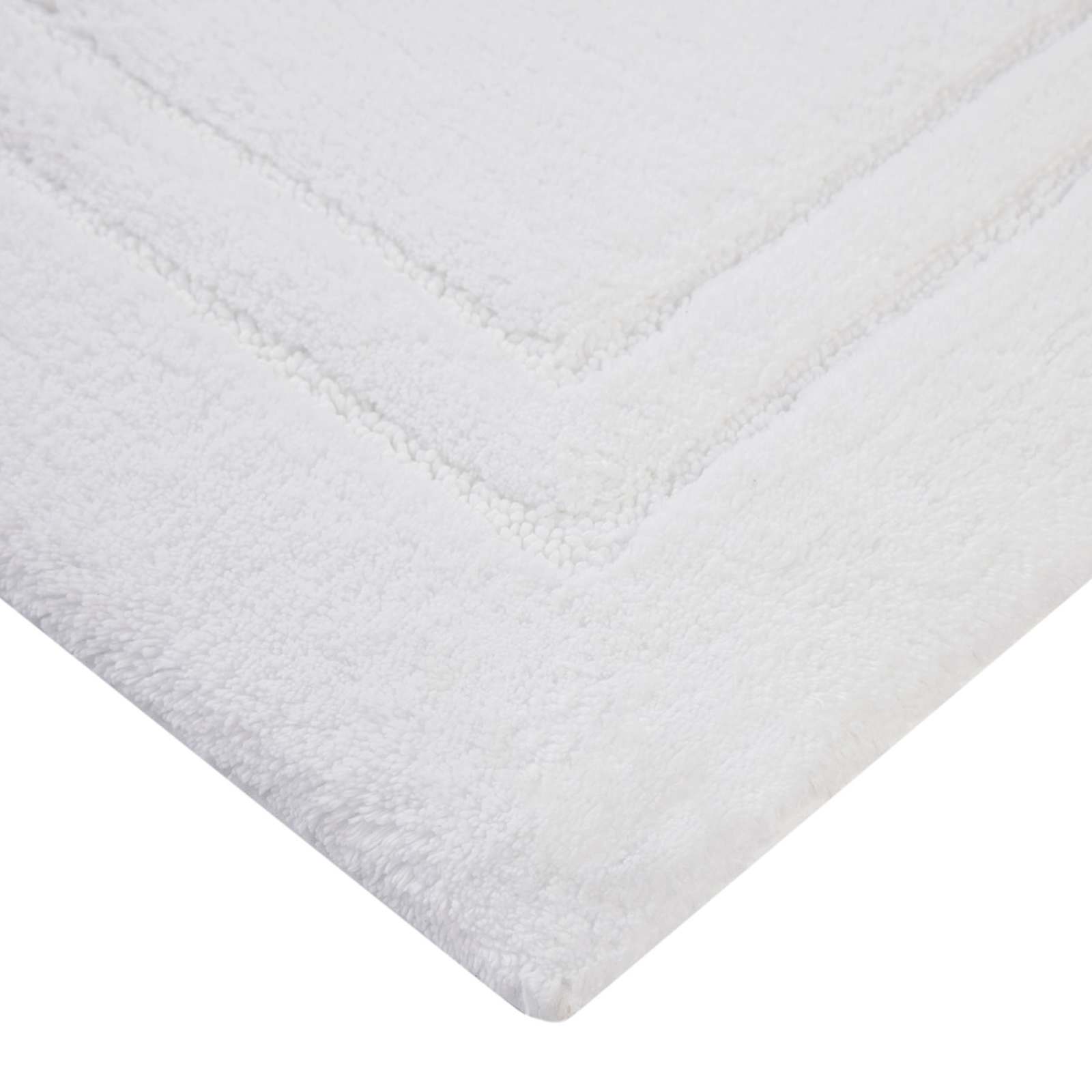 Racetrack White Bath Rug, 20x30