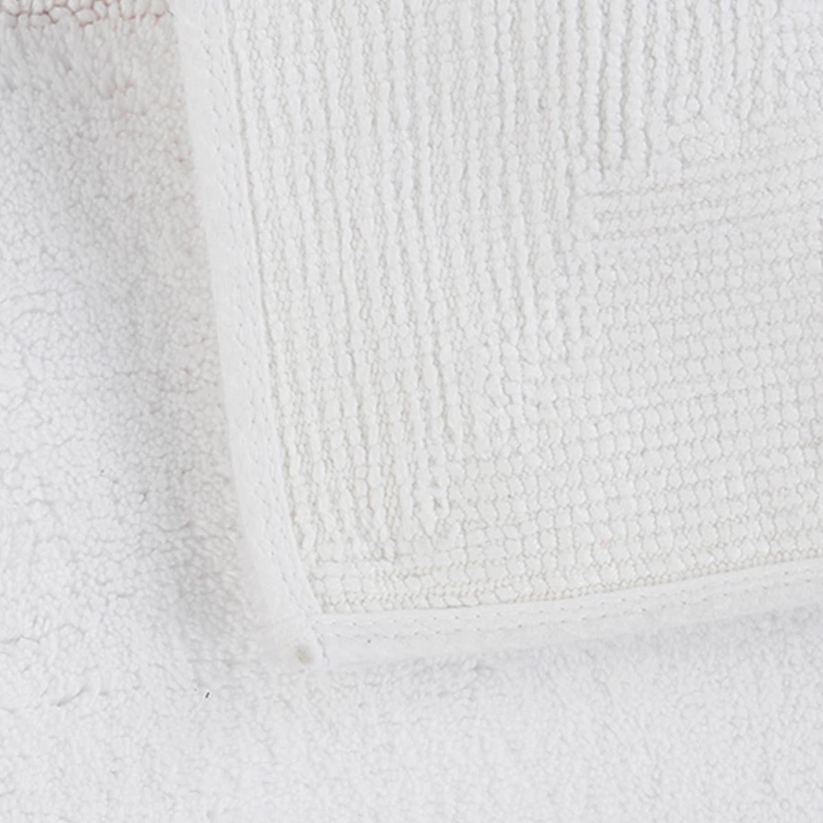 Racetrack White Bath Rug, 20x30