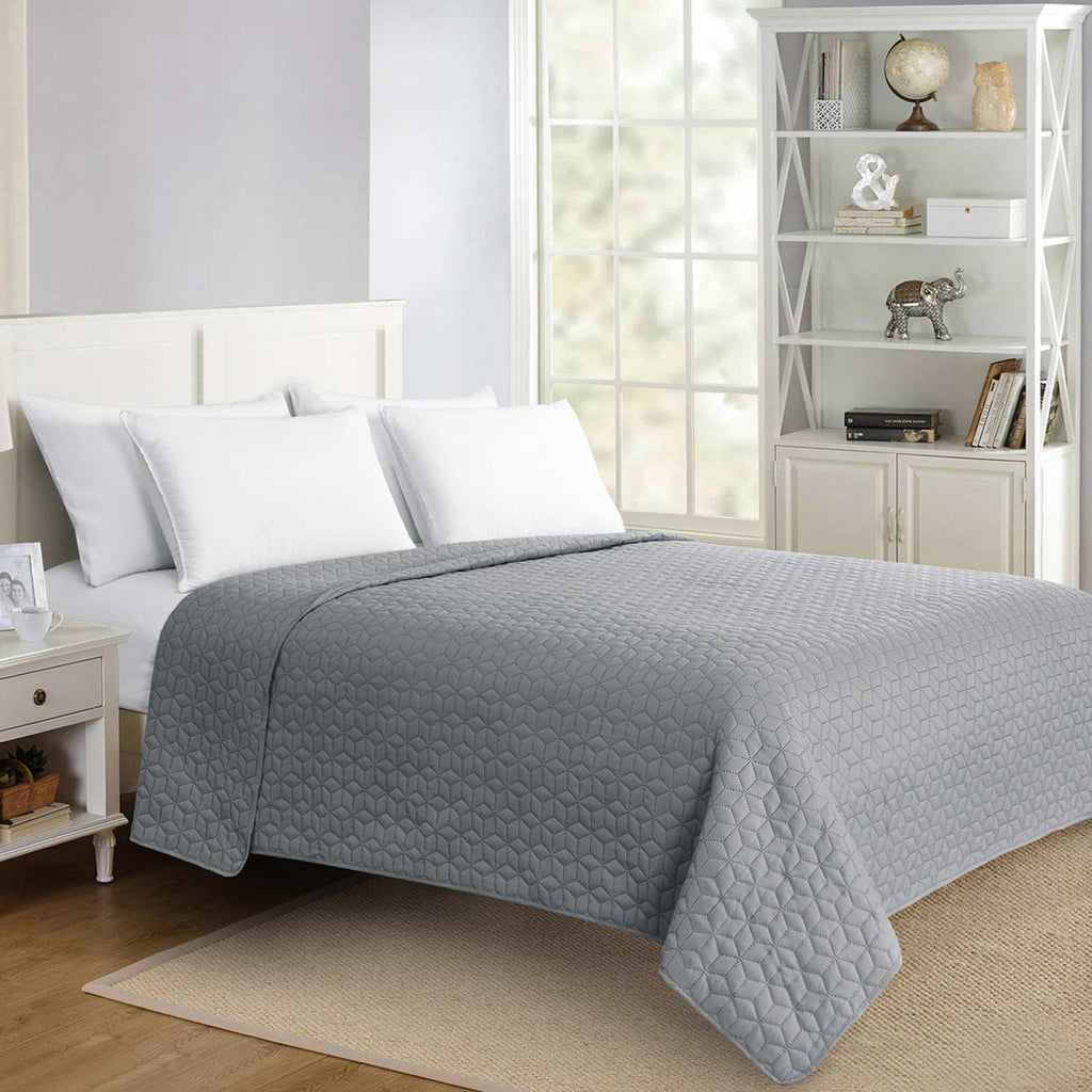 Grey Geometric Pinsonic Quilt