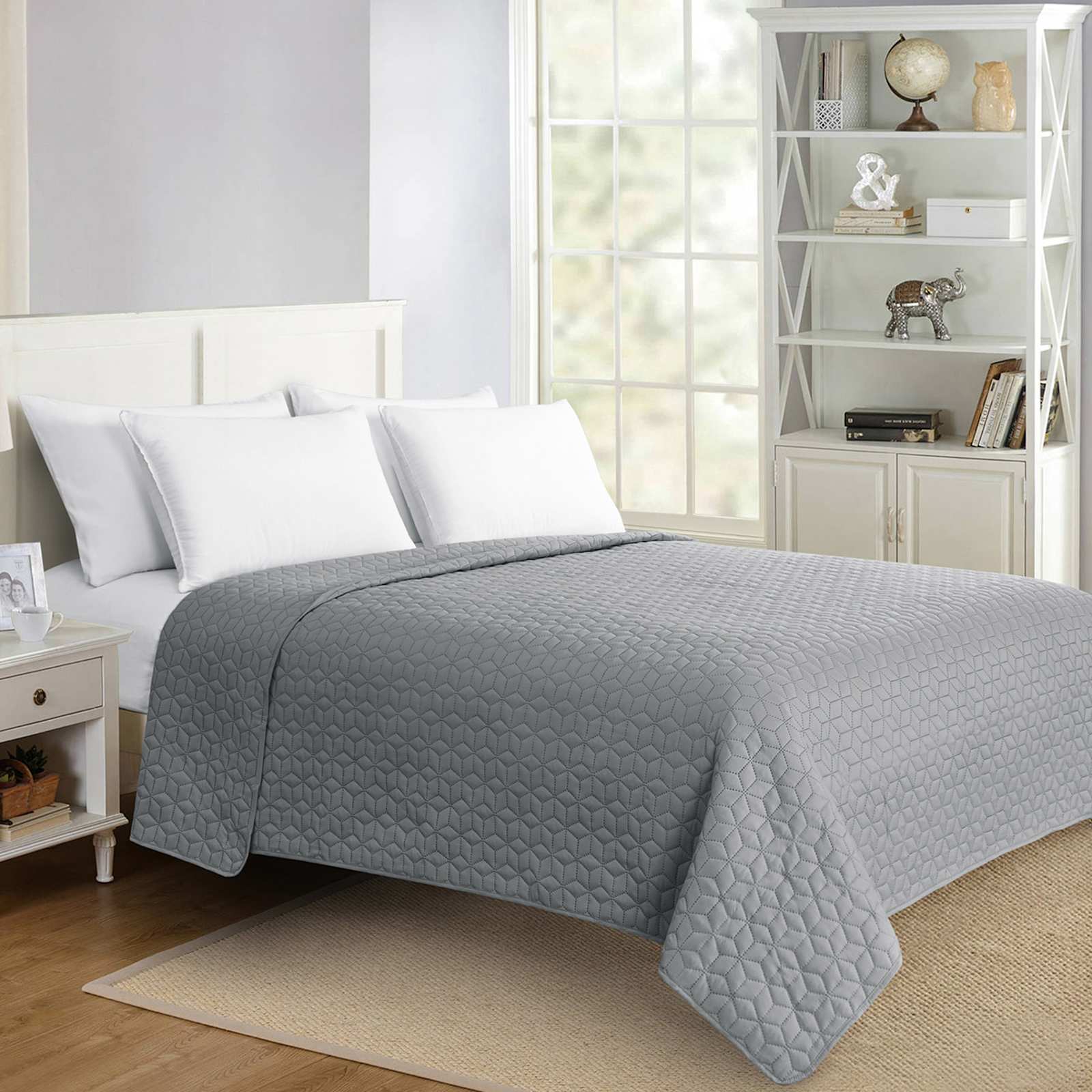 Grey Geometric Pinsonic Quilt