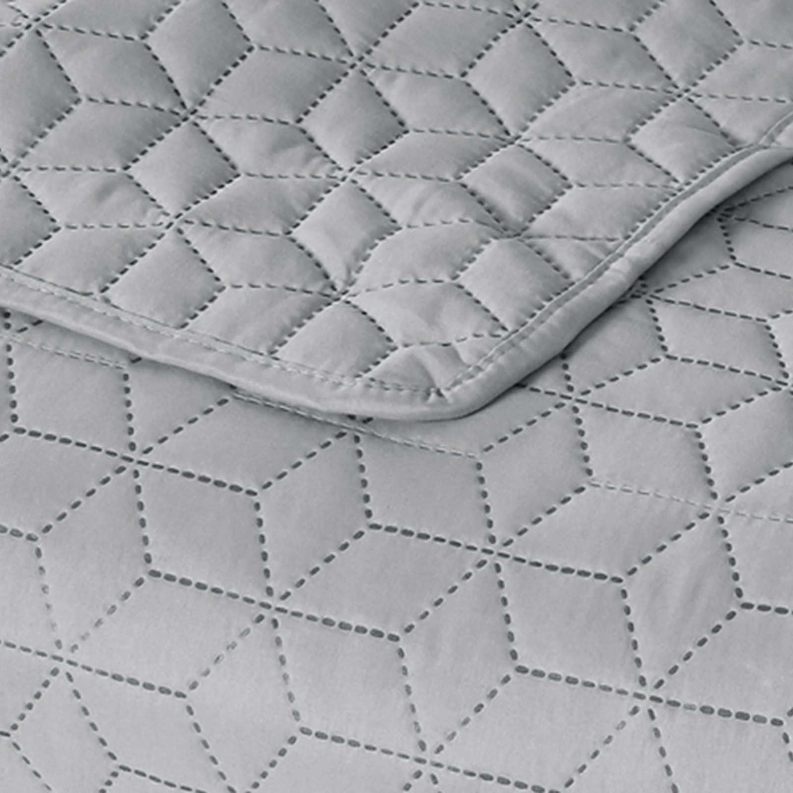 Grey Geometric Pinsonic Quilt