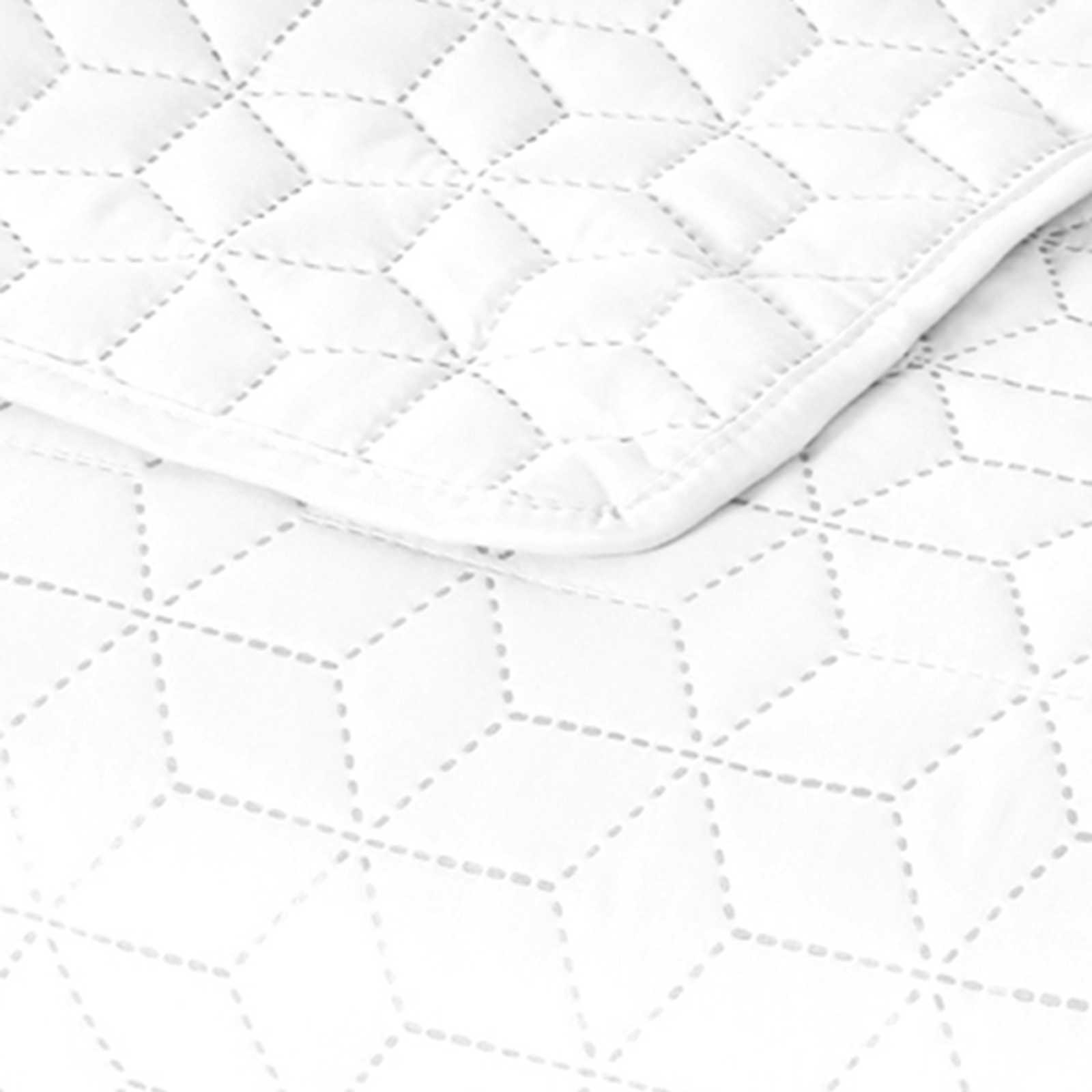 White Geometric Pinsonic Quilt