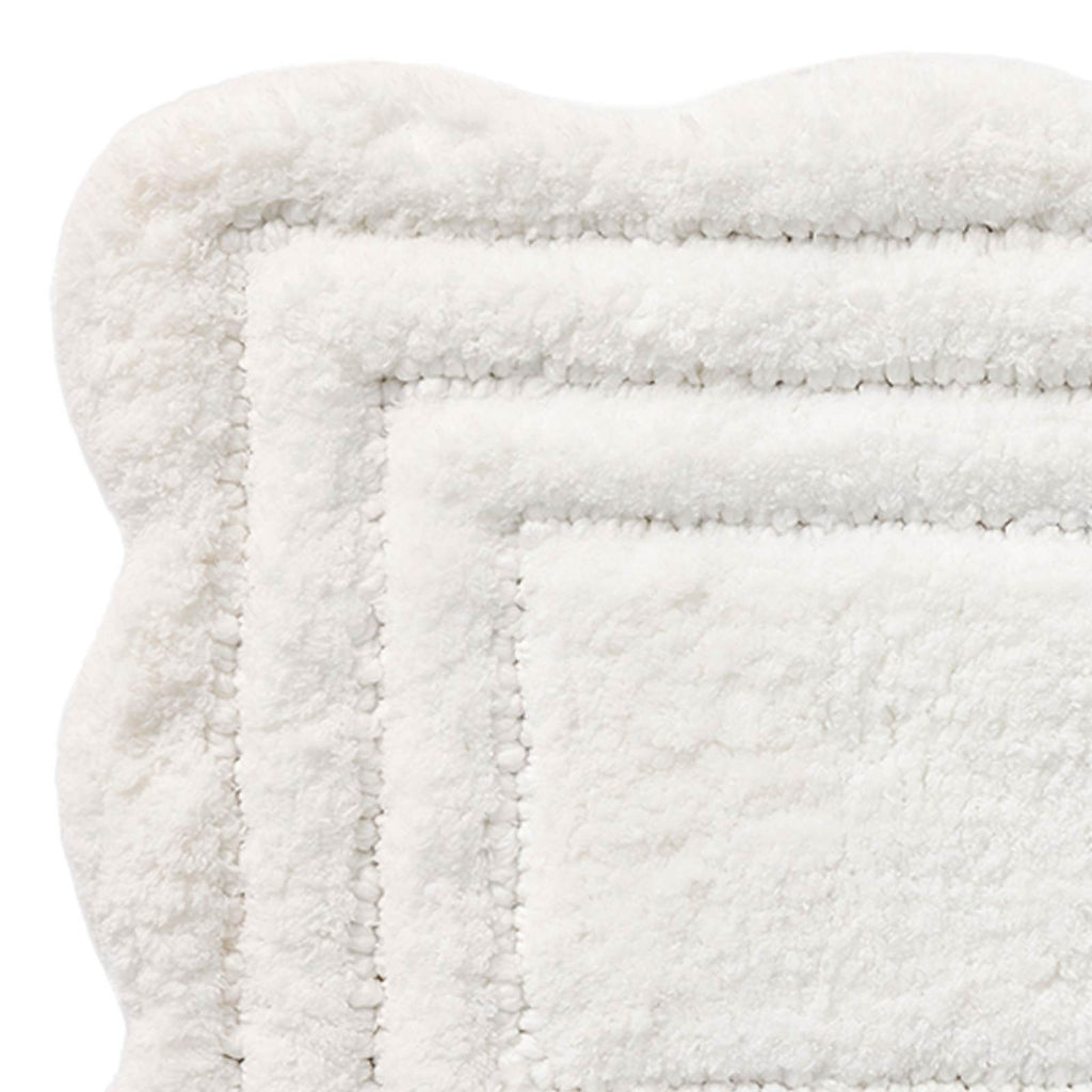 Montgomery White Bath Rug, 20x30
