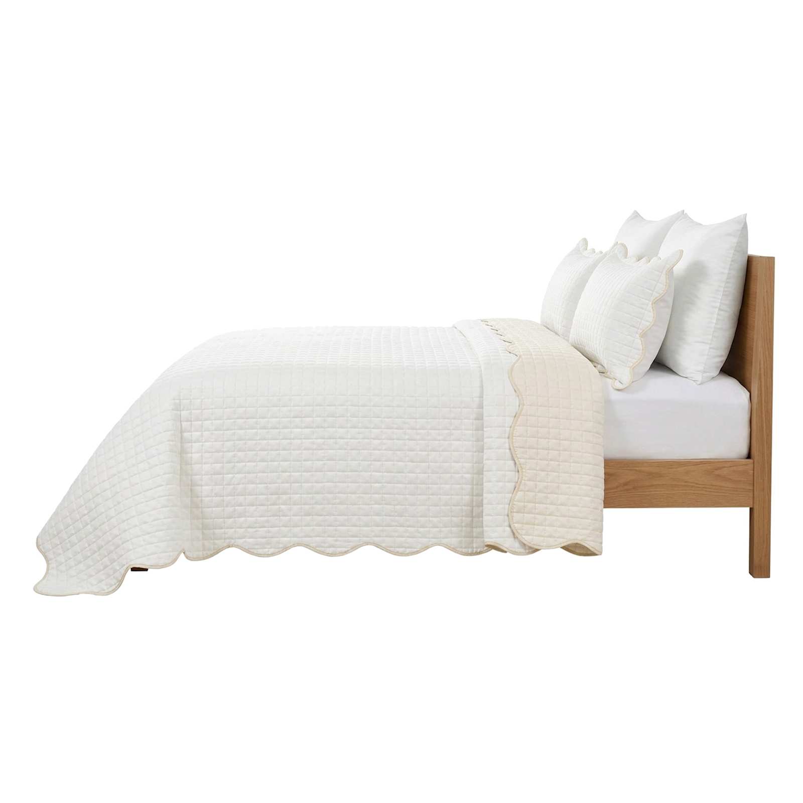 3-Piece White Cotton Scalloped Quilt Set, Full/Queen