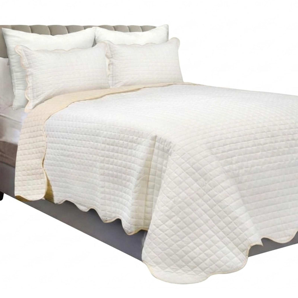 3-Piece White Cotton Scalloped Quilt Set, Full/Queen