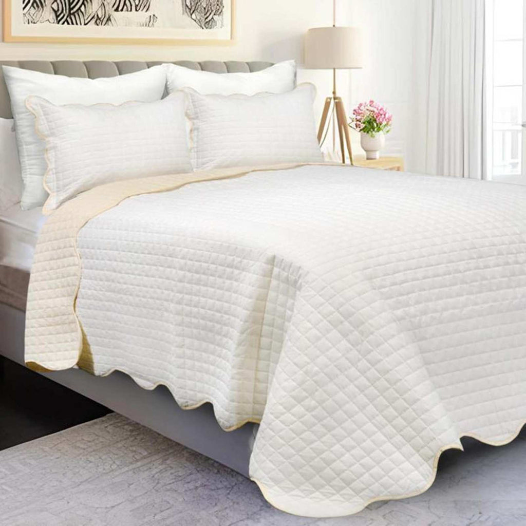 3-Piece White Cotton Scalloped Quilt Set, Full/Queen