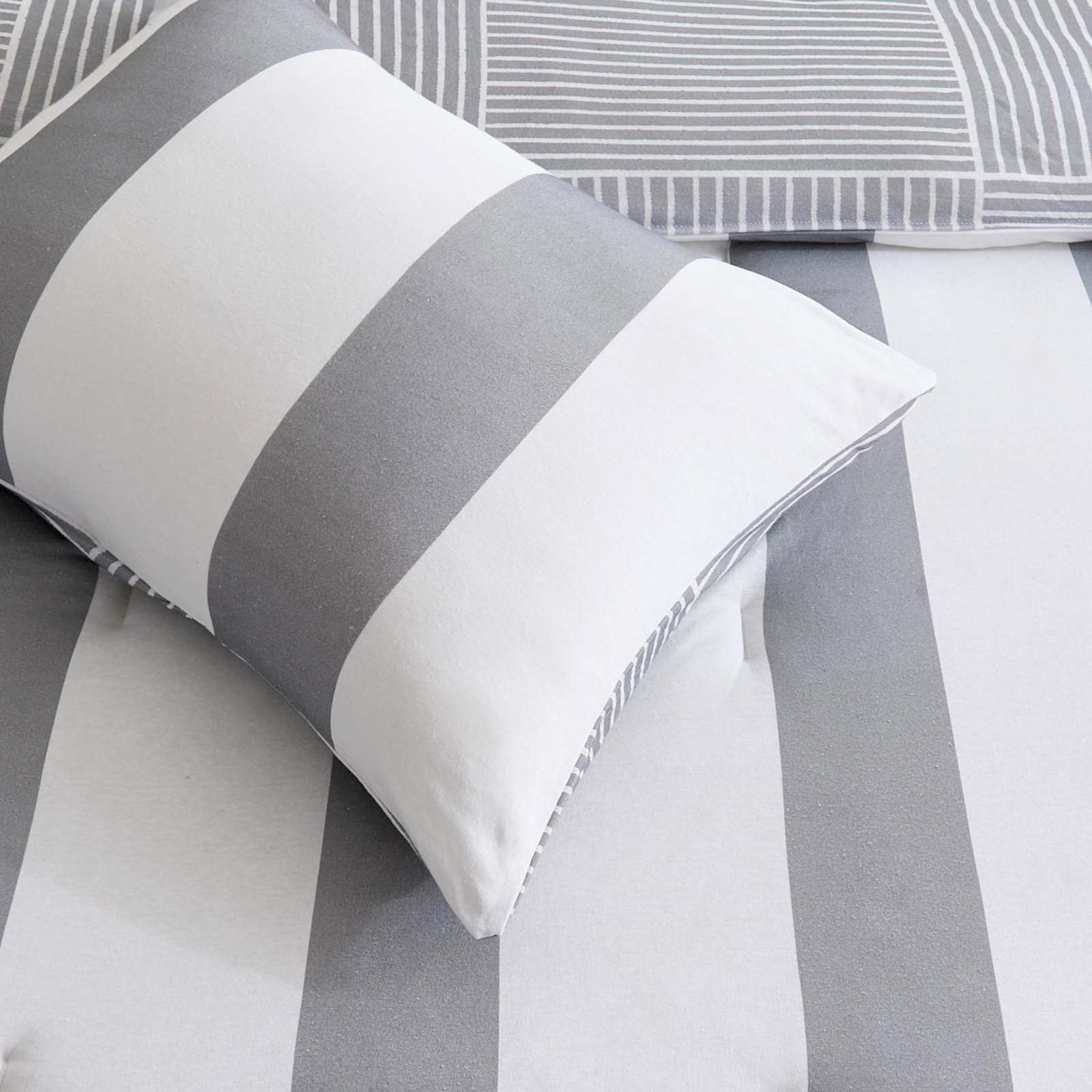 Grey Rugby Grid Reversible Comforter Set, Full/Queen